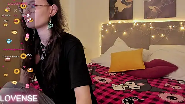 Emily Strikeee online show from 9, 3, 2026