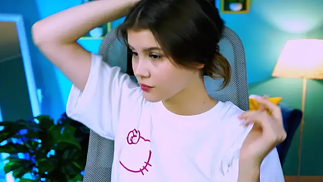 Snapshot of EvaThopson chatting on 14, 10, 2025 EvaThopson online show from 14, 10, 2025