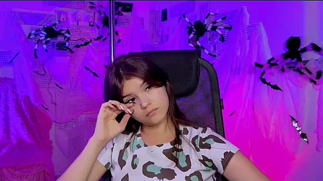 Snapshot of EvaThopson chatting on 29, 10, 2025 EvaThopson online show from 29, 10, 2025