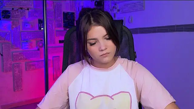 Snapshot of EvaThopson chatting on 21, 11, 2025 EvaThopson online show from 21, 11, 2025