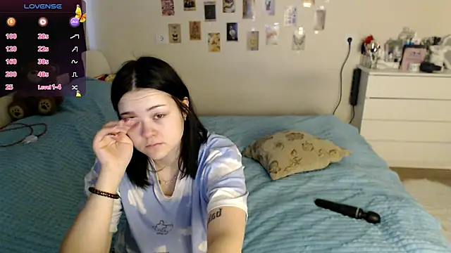 Snapshot of BettyandRich_ chatting on 23, 10, 2025 BettyandRich online show from 23, 10, 2025