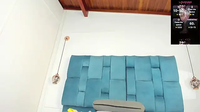 mia  fernandez online show from 22, 12, 2025