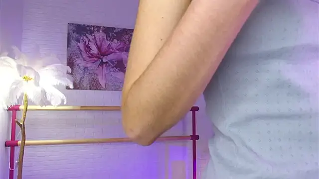 lylylovesyou online show from 3, 12, 2024