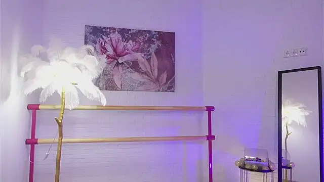 lylylovesyou online show from 8, 12, 2024