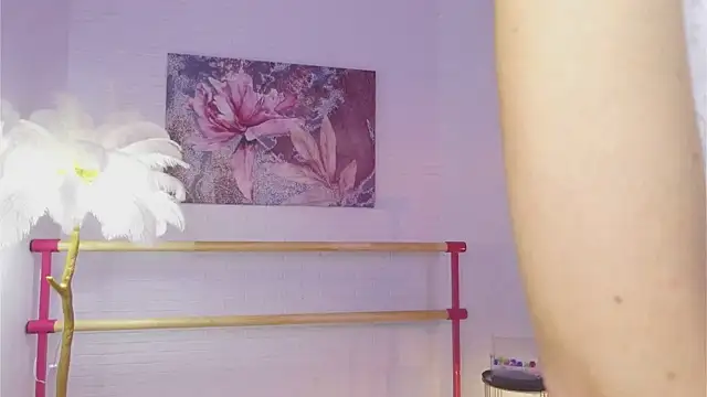 lylylovesyou online show from 10, 12, 2024