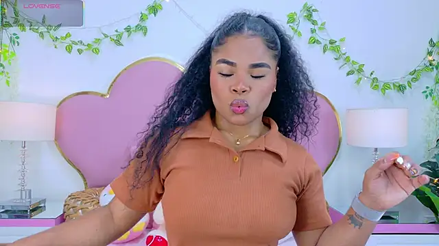 NahiaraReina online show from 1, 11, 2025