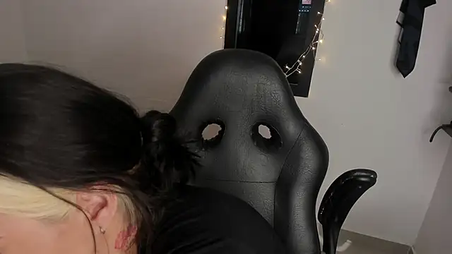 AnnikaMerliahh  online show from 14, 1, 2026