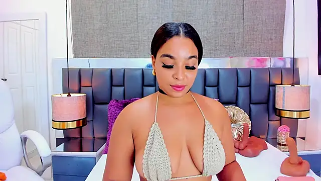 Snapshot of EileenBenzon chatting on 31, 1, 2025 EileenBenzon online show from 31, 1, 2025