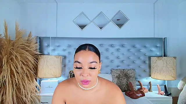 Snapshot of EileenBenzon chatting on 15, 3, 2025 EileenBenzon online show from 15, 3, 2025