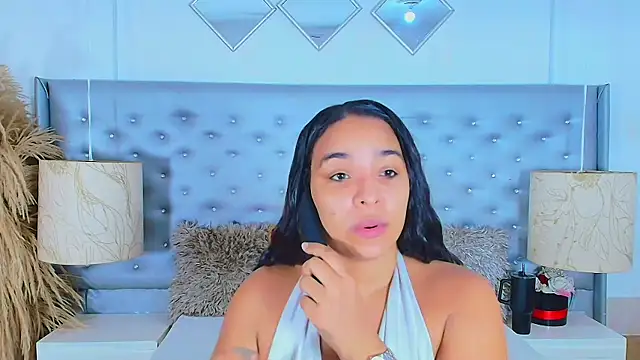 Snapshot of EileenBenzon chatting on 8, 9, 2025 EileenBenzon online show from 8, 9, 2025