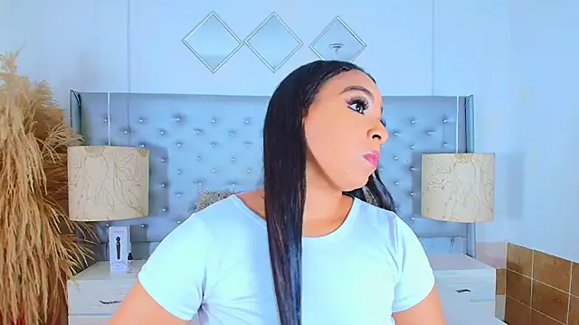 Snapshot of EileenBenzon chatting on 11, 10, 2025 EileenBenzon online show from 11, 10, 2025