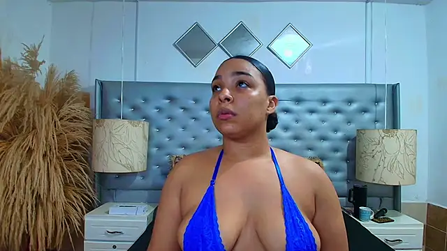 Snapshot of EileenBenzon chatting on 10, 11, 2025 EileenBenzon online show from 10, 11, 2025