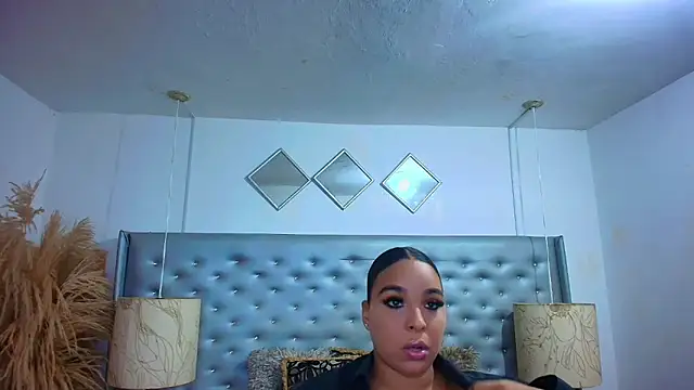 Snapshot of EileenBenzon chatting on 12, 11, 2025 EileenBenzon online show from 12, 11, 2025