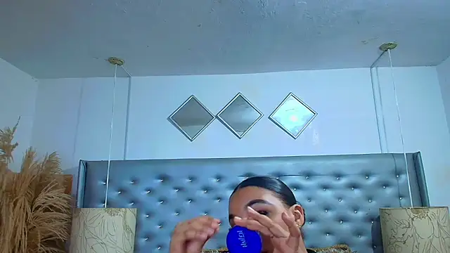 Snapshot of EileenBenzon chatting on 15, 11, 2025 EileenBenzon online show from 15, 11, 2025