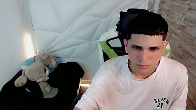 Brayan lopezz online show from 4, 2, 2025