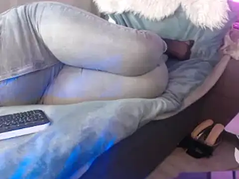 Snapshot of GoddessMonicaNylon chatting on 9, 10, 2025 GoddessMonicaNylon online show from 9, 10, 2025