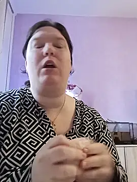 Snapshot of CurvyMilf1992 chatting on 16, 10, 2025 CurvyMilf1992 online show from 16, 10, 2025
