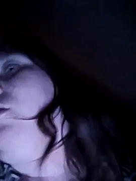 Snapshot of CurvyMilf1992 chatting on 17, 10, 2025 CurvyMilf1992 online show from 17, 10, 2025