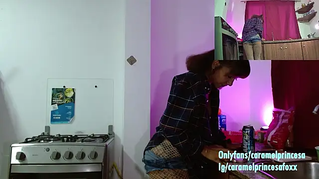 Snapshot of CaramelFoxx chatting on 5, 1, 2025 CaramelFoxx online show from 5, 1, 2025