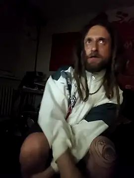 Snapshot of Ozomitro chatting on 12, 10, 2025 Ozomitro online show from 12, 10, 2025