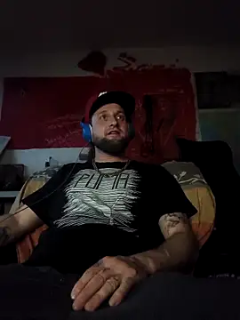 Snapshot of Ozomitro chatting on 17, 11, 2025 Ozomitro online show from 17, 11, 2025