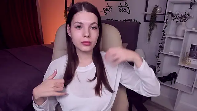 Snapshot of BellaSweetHeart chatting on 3, 2, 2025 BellaSweetHeart online show from 3, 2, 2025