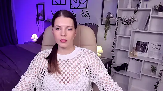 Snapshot of BellaSweetHeart chatting on 4, 2, 2025 BellaSweetHeart online show from 4, 2, 2025