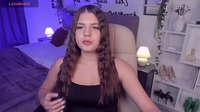 Snapshot of BellaSweetHeart chatting on 2, 10, 2025 BellaSweetHeart online show from 2, 10, 2025