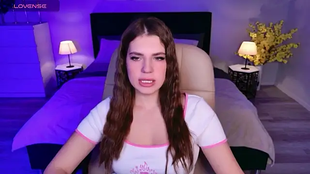 Snapshot of BellaSweetHeart chatting on 13, 10, 2025 BellaSweetHeart online show from 13, 10, 2025