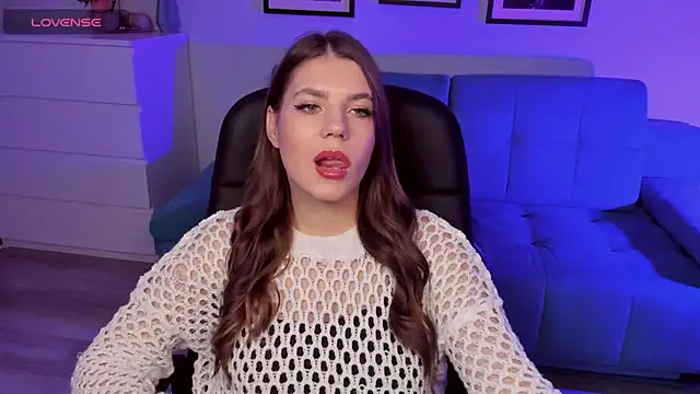 Snapshot of BellaSweetHeart chatting on 12, 11, 2025 BellaSweetHeart online show from 12, 11, 2025