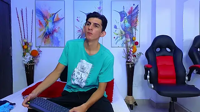 Snapshot of Ana_n_Leo chatting on 12, 12, 2024 Ana n Leo online show from 12, 12, 2024