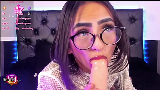 Skyler  blue4 online show from 6, 2, 2025