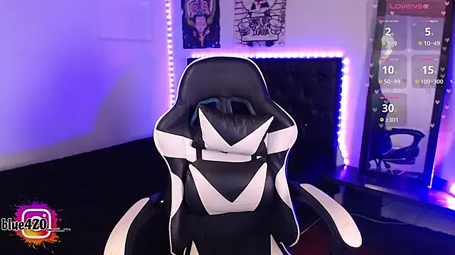 Skyler  blue4 online show from 19, 10, 2025