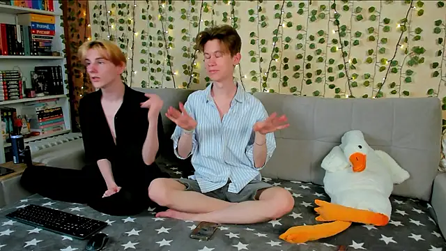 Snapshot of AndrewwCarter2 chatting on 5, 3, 2026 AndrewwCarter2 online show from 5, 3, 2026