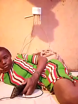 Snapshot of QUEEN-NAIMA chatting on 27, 10, 2025 QUEEN-NAIMA online show from 27, 10, 2025