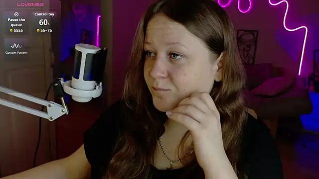 Snapshot of LizzyShine chatting on 19, 10, 2025 LizzyShine online show from 19, 10, 2025