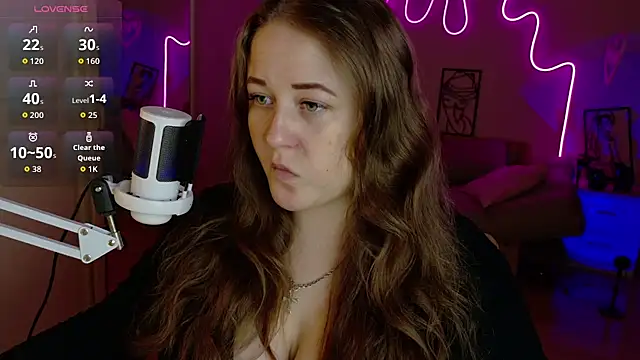 Snapshot of LizzyShine chatting on 23, 10, 2025 LizzyShine online show from 23, 10, 2025