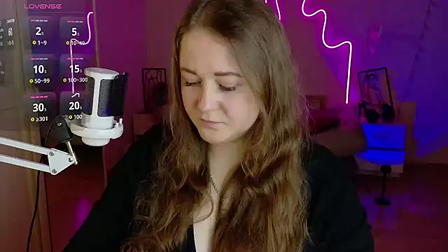 Snapshot of LizzyShine chatting on 30, 10, 2025 LizzyShine online show from 30, 10, 2025