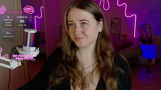 Snapshot of LizzyShine chatting on 3, 11, 2025 LizzyShine online show from 3, 11, 2025