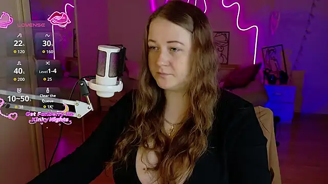 Snapshot of LizzyShine chatting on 10, 11, 2025 LizzyShine online show from 10, 11, 2025