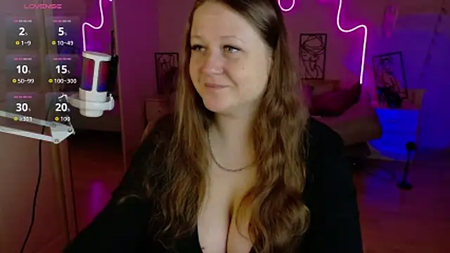 Snapshot of LizzyShine chatting on 17, 11, 2025 LizzyShine online show from 17, 11, 2025