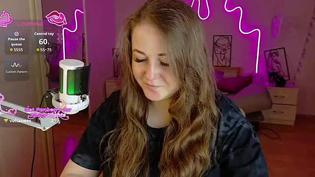 Snapshot of LizzyShine chatting on 20, 11, 2025 LizzyShine online show from 20, 11, 2025