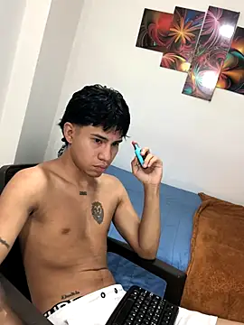 Snapshot of logannth chatting on 30, 10, 2025 logannth online show from 30, 10, 2025