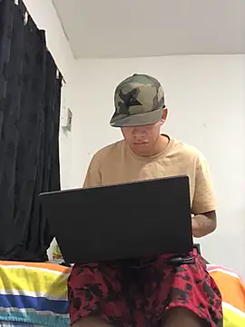 Snapshot of logannth chatting on 21, 11, 2025 logannth online show from 21, 11, 2025