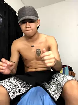 Snapshot of logannth chatting on 23, 11, 2025 logannth online show from 23, 11, 2025