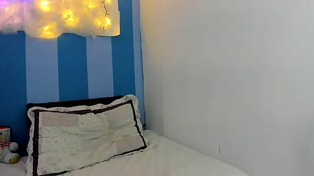 Snapshot of britny_clouds chatting on 24, 12, 2024 britny clouds online show from 24, 12, 2024