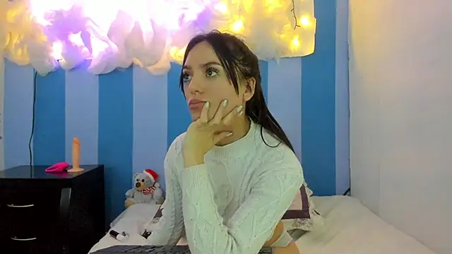 Snapshot of britny_clouds chatting on 26, 12, 2024 britny clouds online show from 26, 12, 2024