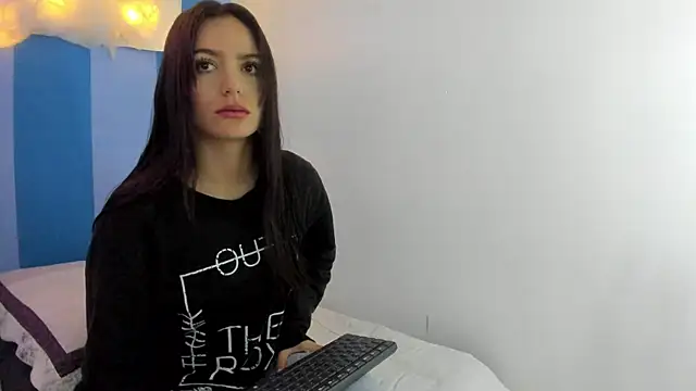 Snapshot of britny_clouds chatting on 27, 12, 2024 britny clouds online show from 27, 12, 2024