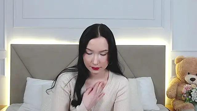 LeilaLow online show from 17, 12, 2024