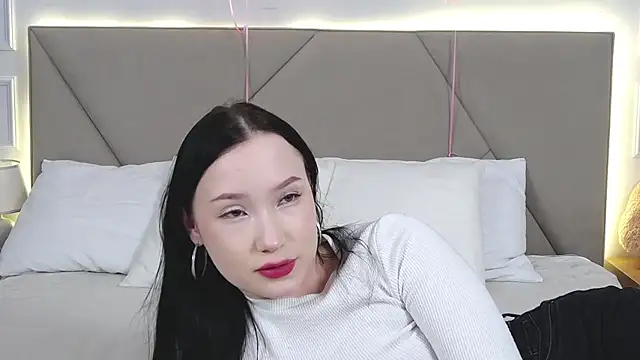 LeilaLow online show from 21, 2, 2025